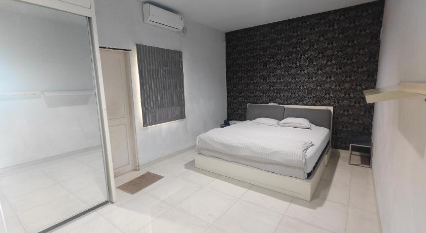 Just Inn - image 14