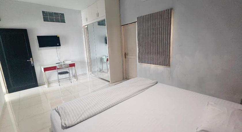 Just Inn - image 7