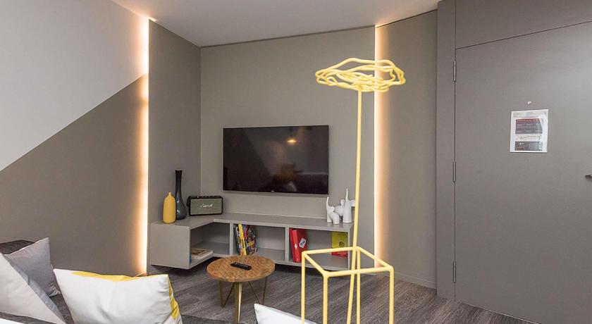 Suite deluxe with queen-size bed 이미지 7