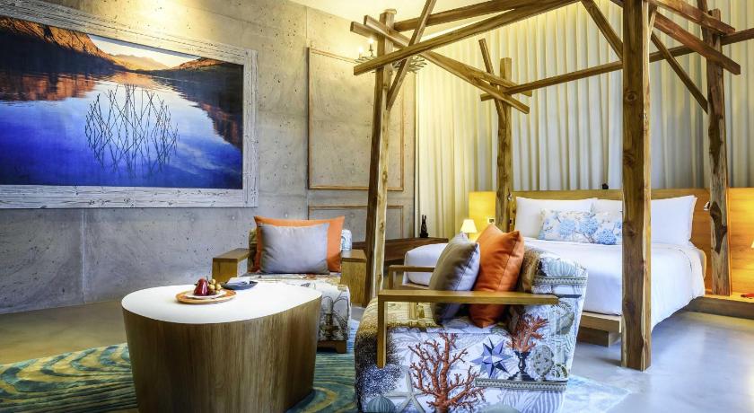 Image of SO Comfy - King Bed 4