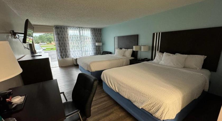 Image of 2 Queen Beds, Mobility Accessible Room, Roll-In Shower, Non-Smoking 0