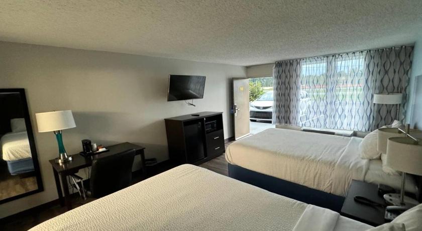 Image of 2 Queen Beds, Mobility Accessible Room, Roll-In Shower, Non-Smoking 1