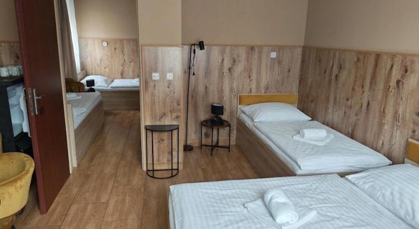Image of Quintuple Room 8