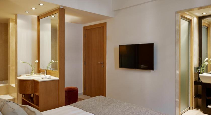 Image of Deluxe Superior Room with City View 2