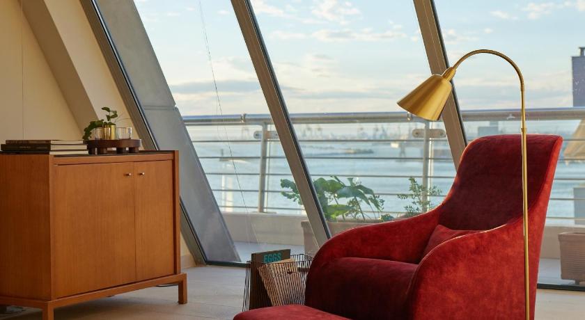 Image of Senior Suite with Front Sea View 15