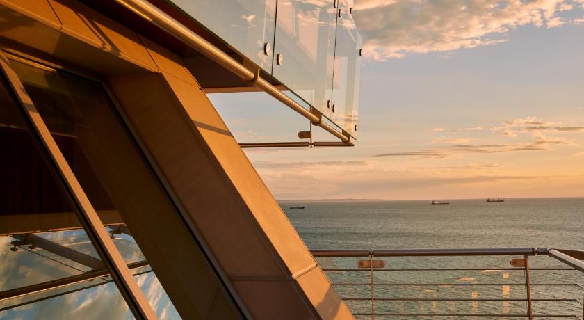 Image of Senior Suite with Front Sea View 11