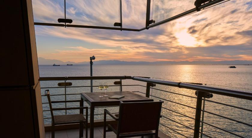 Image of Deluxe Junior Suite with Sea View 16