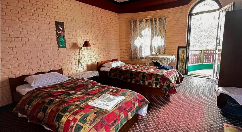 Full Moon Lodge — Pokhara (2)