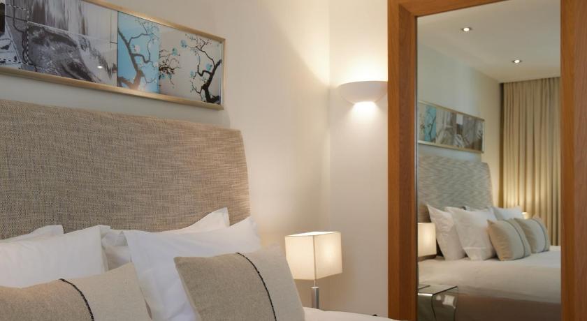 Image of Junior Suite with Side Sea View 7