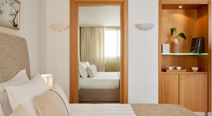 Image of Junior Suite with Side Sea View 5