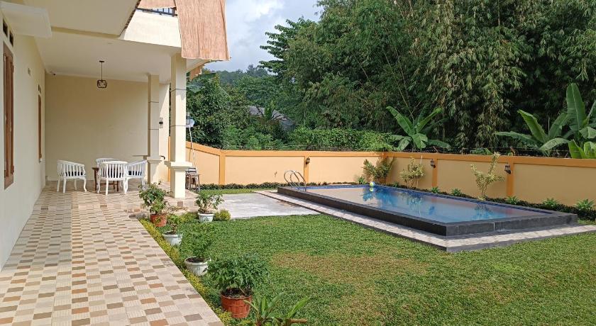 Tampilan Villa 4 Kamar Tidur Dengan Kolam Renang Pribadi