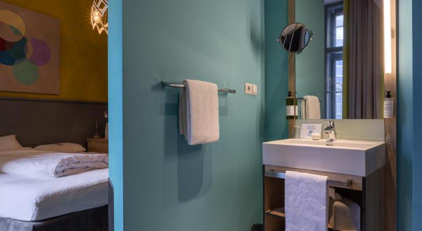 Image of Deluxe Doppelzimmer mit Badewanne und Dusche 2