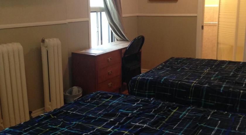 รูปของห้องเตียงใหญ่ 2 เตียง (Double Room with Two Double Beds with Private Bathroom) 3