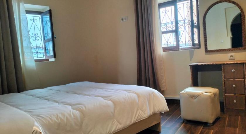 Image of Deluxe Queen Suite 1