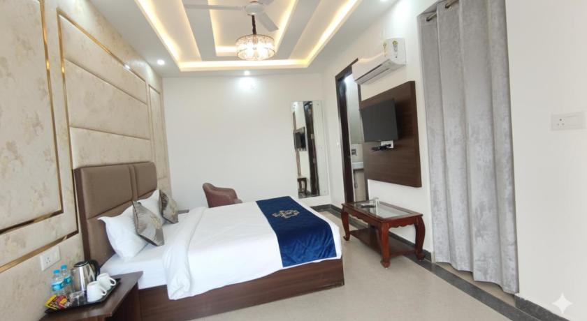 Image of Superior King Room 8