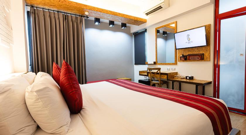 Image of Superior Room with 1 Double Bed 13