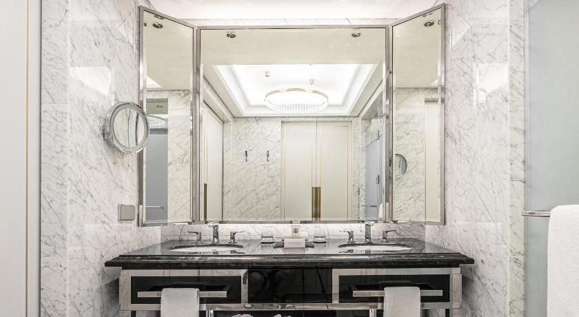 Image of Premier Twin Room 9