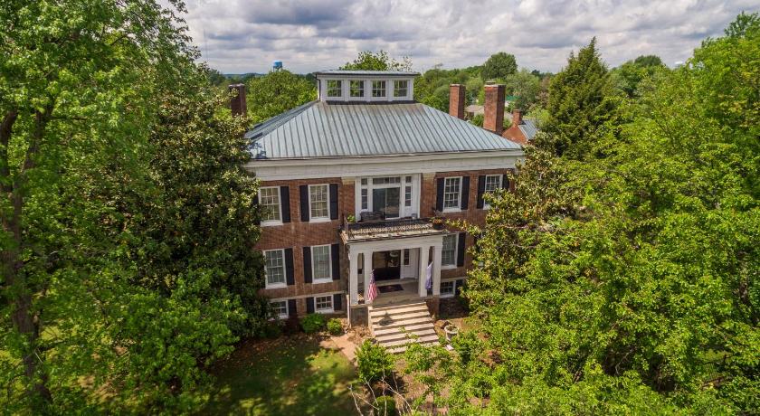 Bourbon Manor Bed &amp; Breakfast Inn — Hotel in Bardstown (KY)