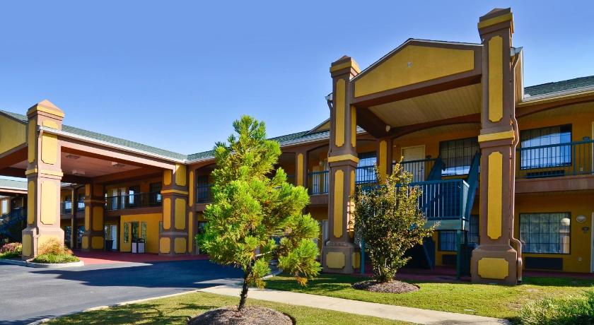 Peach State Inn & Suites photo