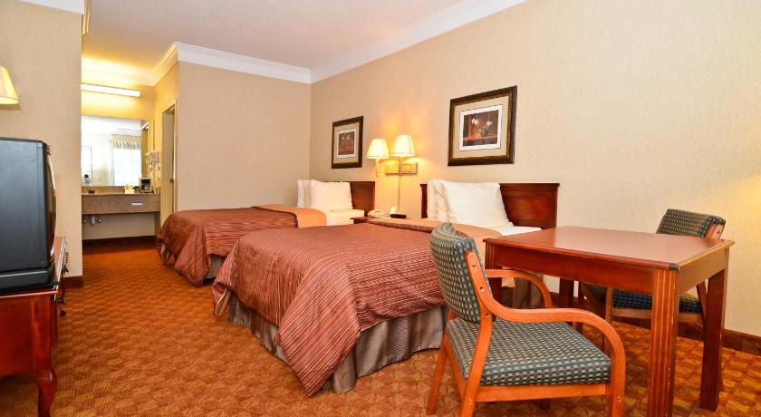 Peach State Inn & Suites photo