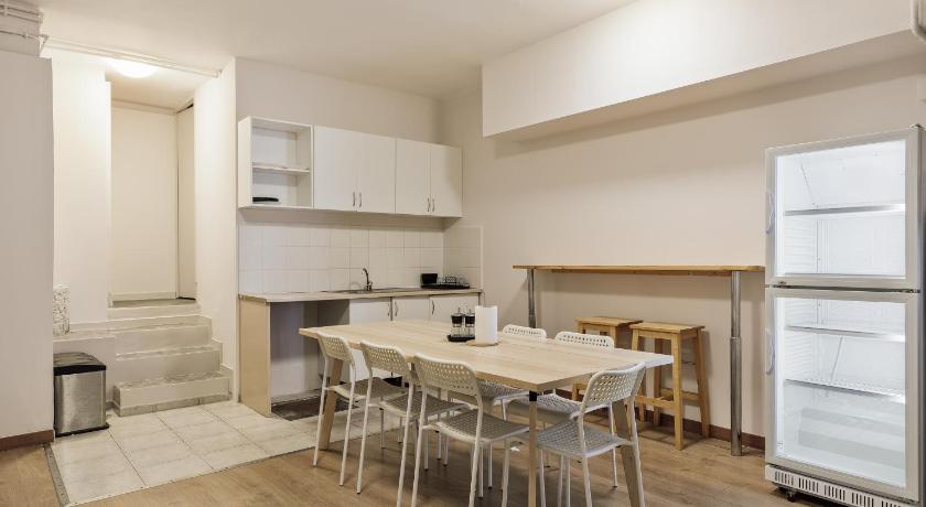 Roquerol Hostel Gracia - image 12