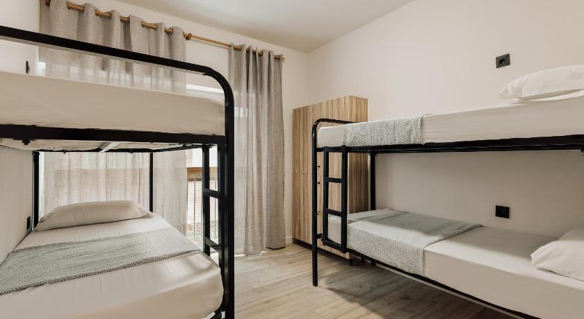 Roquerol Hostel Gracia - image 8