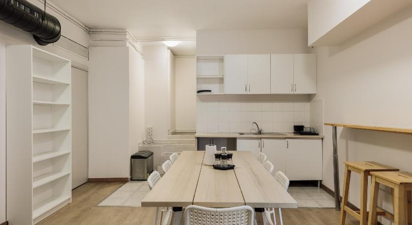 Roquerol Hostel Gracia - image 7
