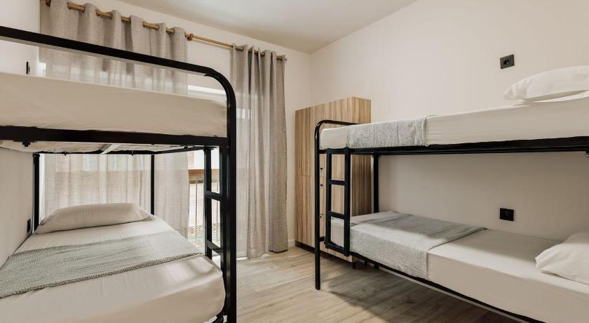 Roquerol Hostel Gracia - image 16