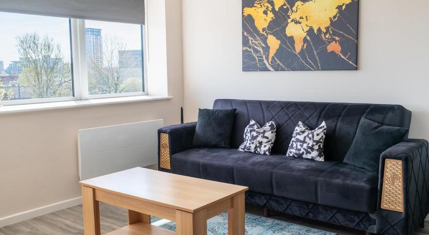 Top Floor Apartment, MediaCity, Free Parking