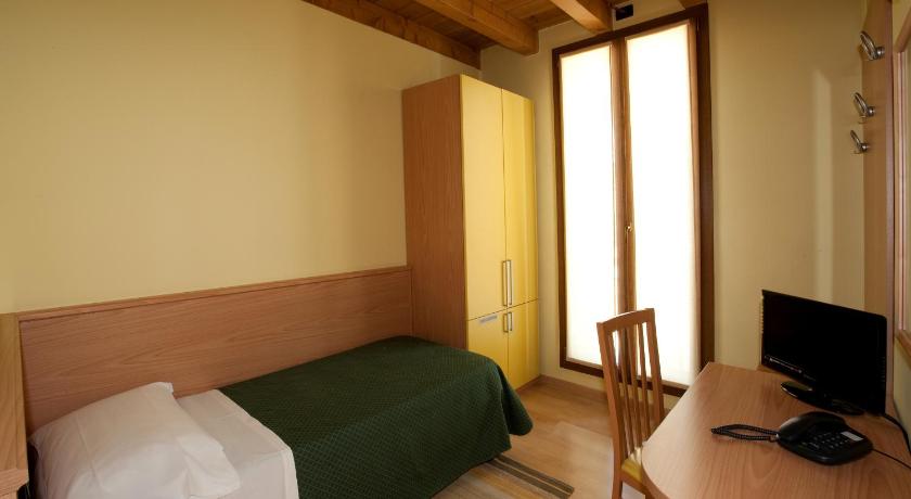 Hotel Valbrenta photo