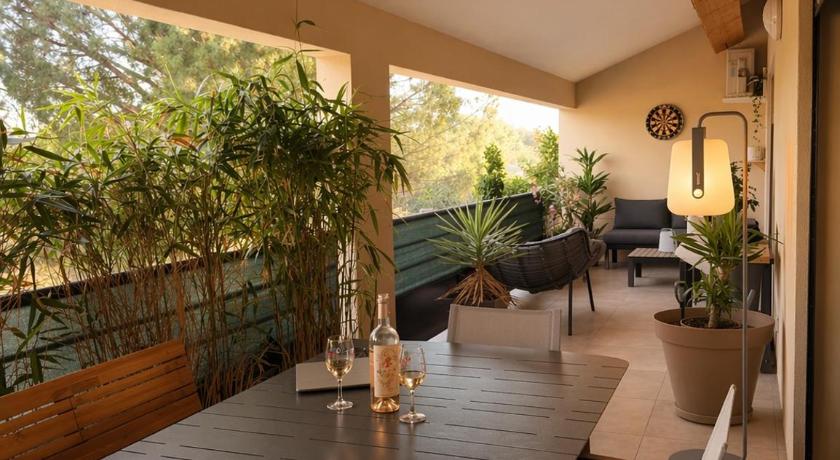 Appartement 110 m2 lumineux - avec grande terrasse - 2 parkings - proche centre