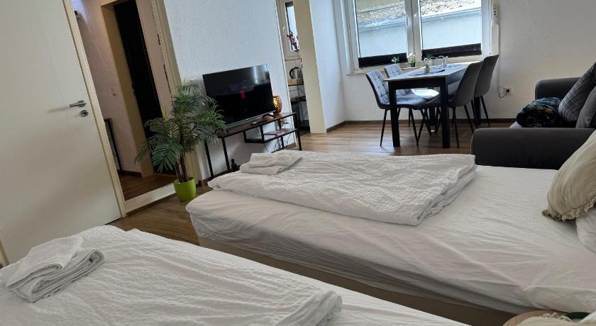 FUR 3, Boxspringbetten, Kuche, Smart TV, Internet