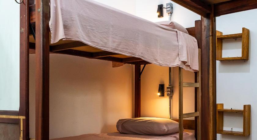 Image of Single Bed in Mixed Dormitory Room with AC (6 adults) 4