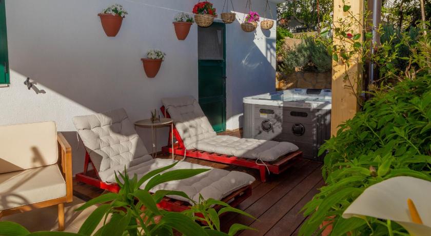 Queen Hvar Luxury Apartment Jacuzzi & Bikes