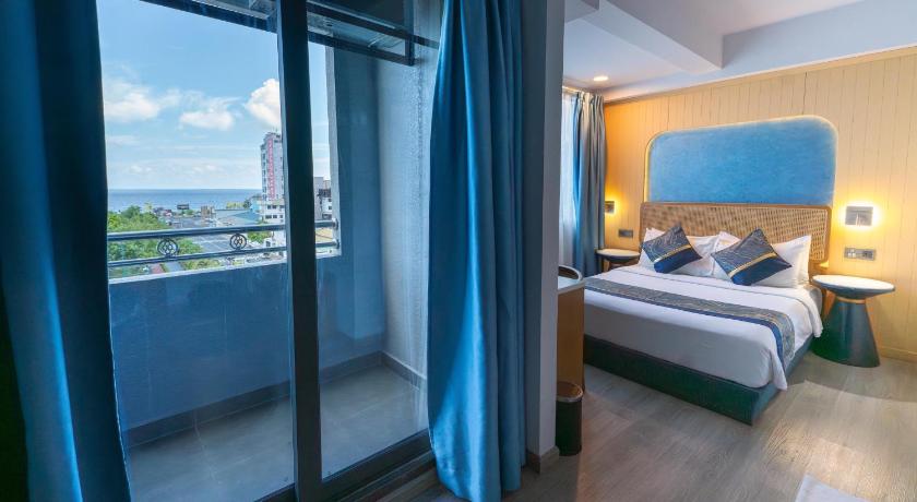 Image of Deluxe Suite with Sea View 0