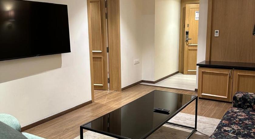 Image of Suite Room 8