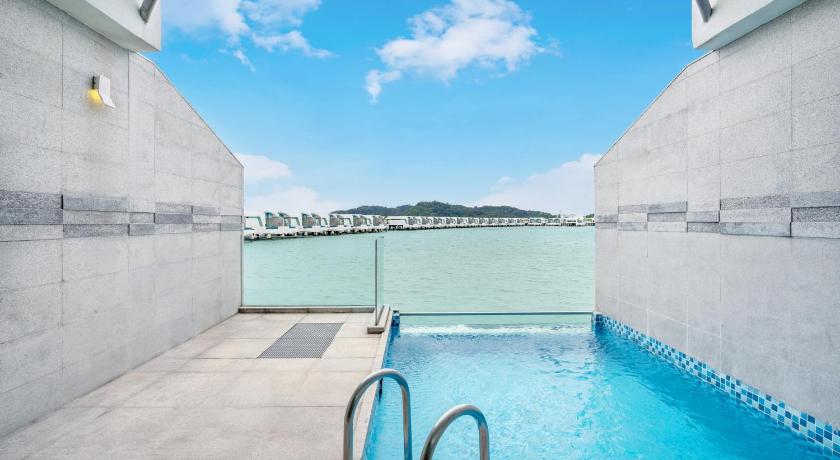 Image of Premium Pool Villa Beach View 3