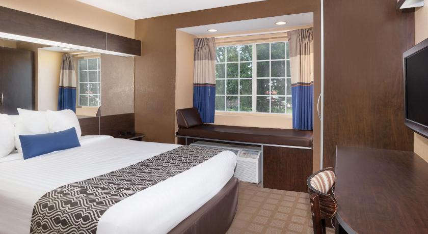 Microtel Inn & Suites by Wyndham Scott Lafayette photo
