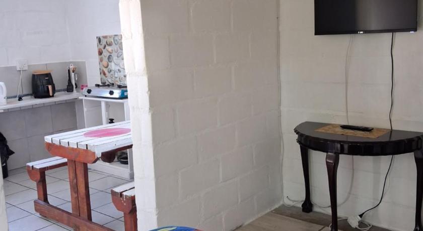 Self Catering garden flat unit7 , Sandbaai
