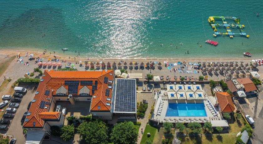 Hotel Dobrovit