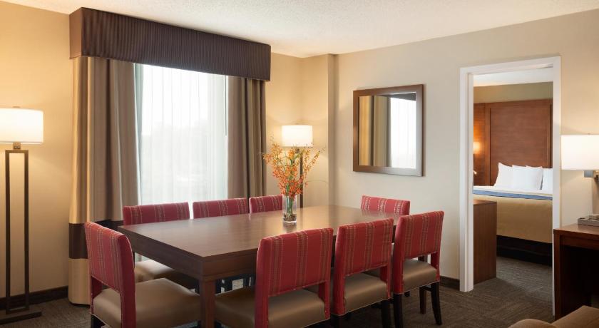 Image of 1 King Bed, Suite, Nonsmoking 3
