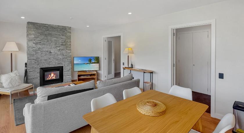 Image of Suite with Mountain View 15