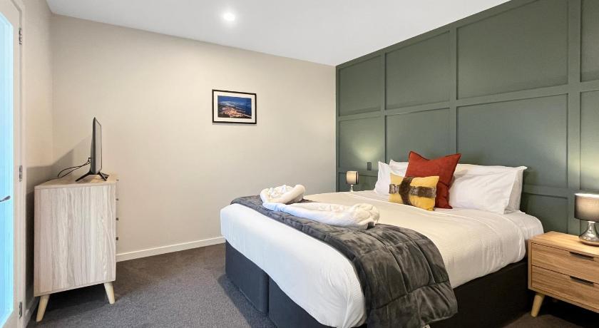 Image of Suite with Mountain View 16
