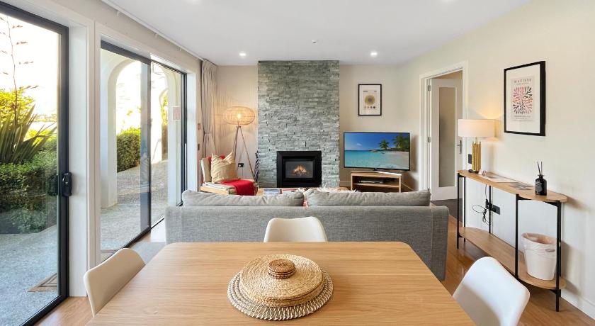 Image of Suite with Mountain View 6