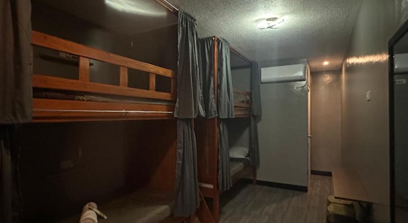 Balay Gamay Hostel Premium Deluxe Suite - image 12