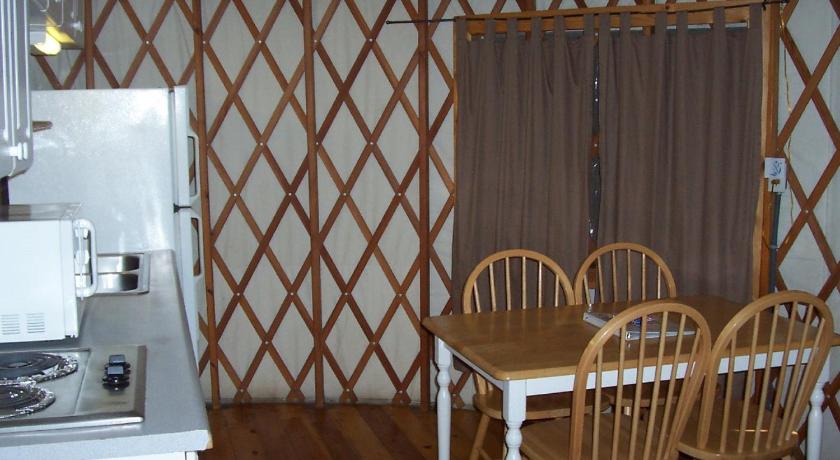 法国家乡 (CA) Lake of the Springs Camping Resort Yurt 1 4星级 住宿 设施