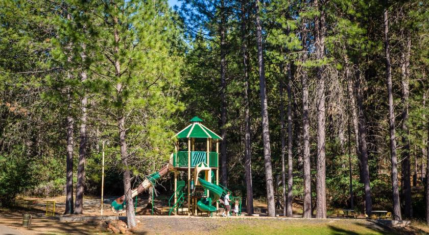 法国家乡 (CA) Lake of the Springs Camping Resort Yurt 1 4星级 住宿 景观