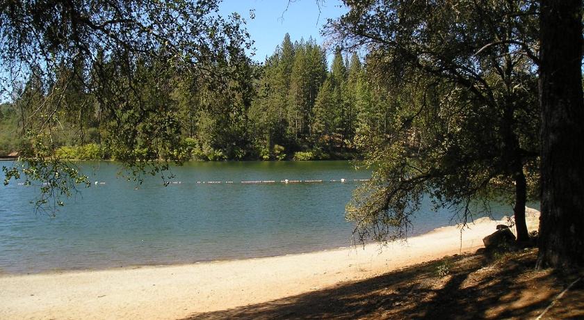 法国家乡 (CA) Lake of the Springs Camping Resort Yurt 1 4星级 住宿 设施