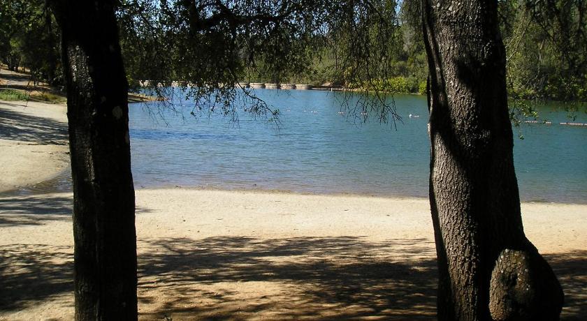 法国家乡 (CA) Lake of the Springs Camping Resort Yurt 1 4星级 住宿 大堂