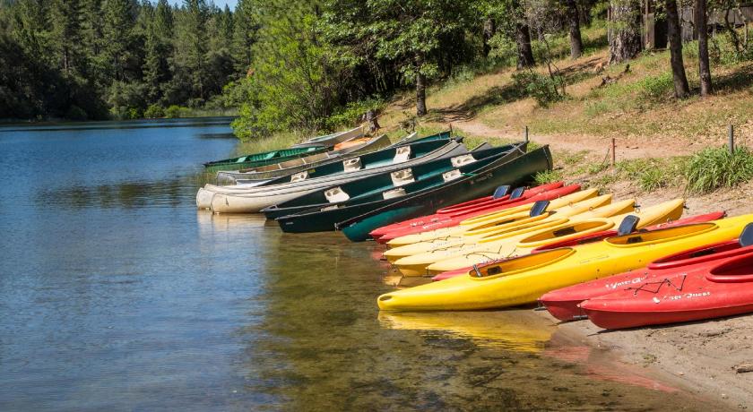 法国家乡 (CA) Lake of the Springs Camping Resort Yurt 1 4星级 住宿 餐厅